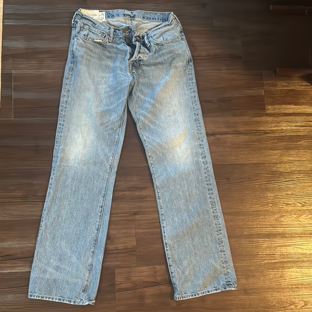 Abercrombie & Fitch Men's Light Blue Jeans 30” x. 32”